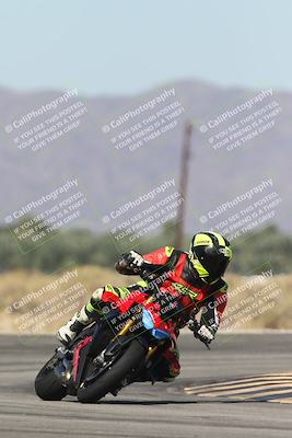 media/Oct-13-2025-Moto Forza (Mon) [[a66d839500]]/3-B Group/Session 3 (Turn 16)/